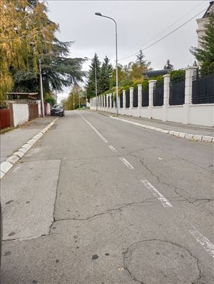 Banovo brdo kuca na 14 ari placa - Diplomatsko