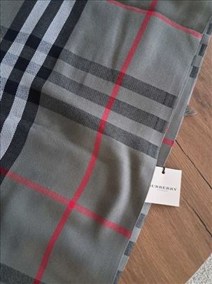 Burberry esarpa nova