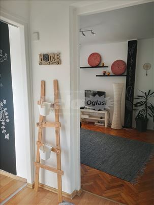 Dvosoban, svetao stan u centru – panoramski pogled