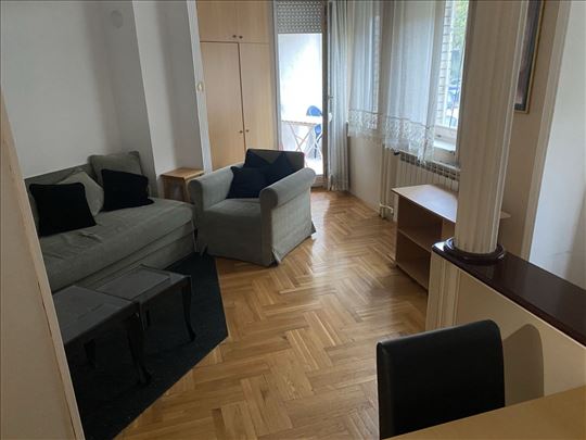 Hotel Jugoslavija,opremljena garsonjera sa terasom