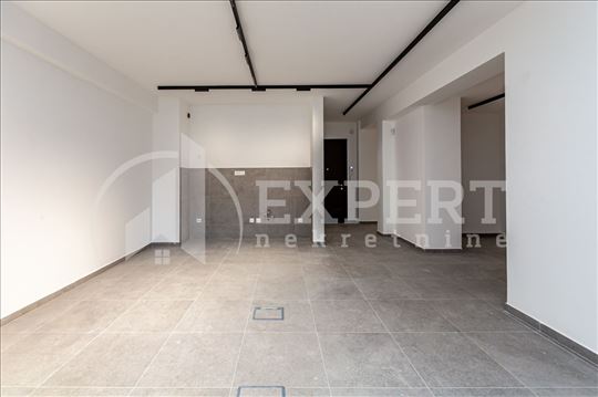 Izdaje se stan kao poslovni prostor u komplesku No