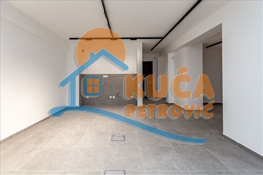 Izdaje se stan kao poslovni prostor u komplesku No