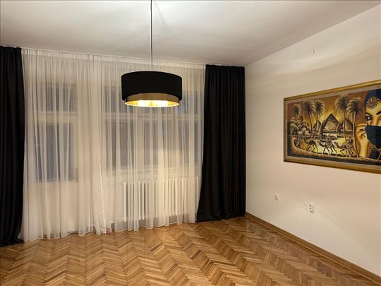 IZUZETNA ponuda!Preko puta Stadiona,velika terasa!