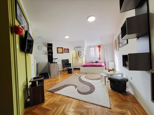 Kompletno namešten stan na atraktivnoj lokaciji, S