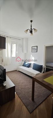 Kuća na Dedinju sa Velikim dvorištem i parkingom