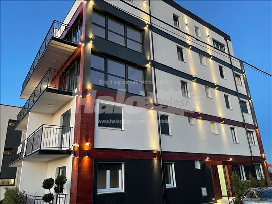 Lux Stan kod Crkve na Ledinama  Nov Nanešten,park.