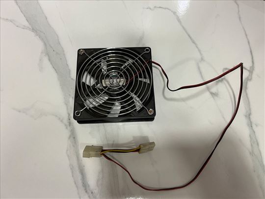 NAJPOVOLJNIJE: Cooler Master 120mm molex!