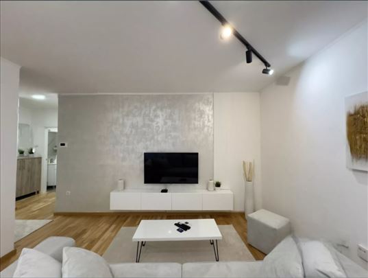 ~~~ ODLIČAN useljiv stan nadomak Futoške pijace ~~