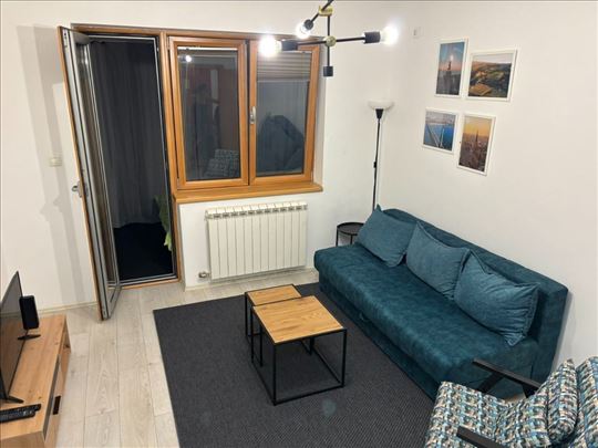 Prelep jednoiposoban stan na bulevaru Oslobodjenja