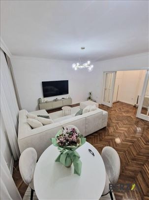 Prelep, kompletno renoviran trosoban stan u Centru