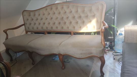 Stilski trosed, odlicno stanje 