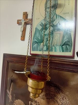 Tamjan i briket zajedno