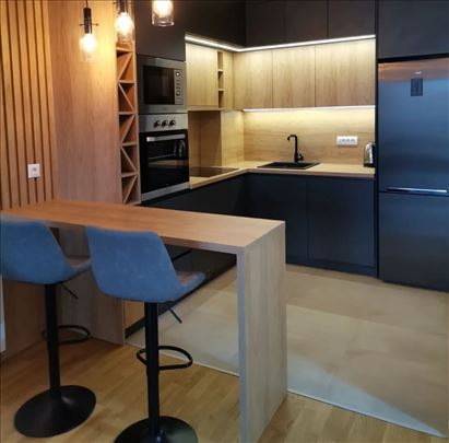 Centar nov 2.0 lux stan, od 01.01.2026