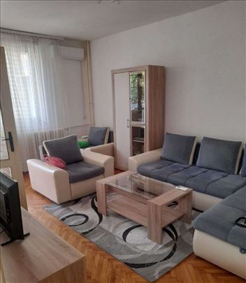 ~~~ Dvosoban stan kod RIBLJE pijace ~~~