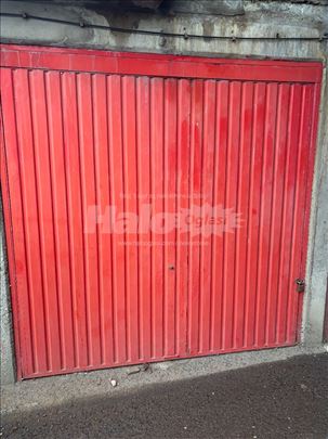 Garaza u 61-om bloku Jurija Gagarina