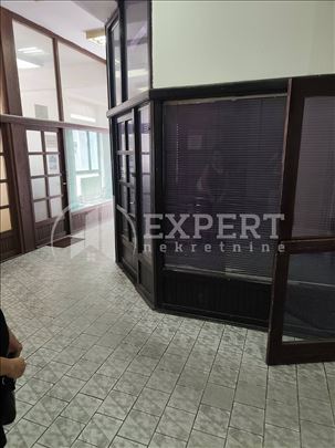 Izdaje se odličan lokal u Leskovcu u centru, 16m2