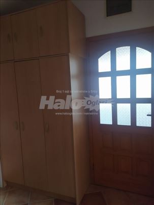 Izdaje se prazan stan na Ceraku