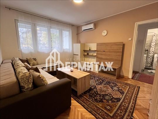 Izdaje se renoviran i namešten stan na Doriću, Zem