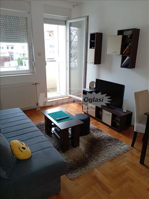 Izdajem stan u Novom Sadu