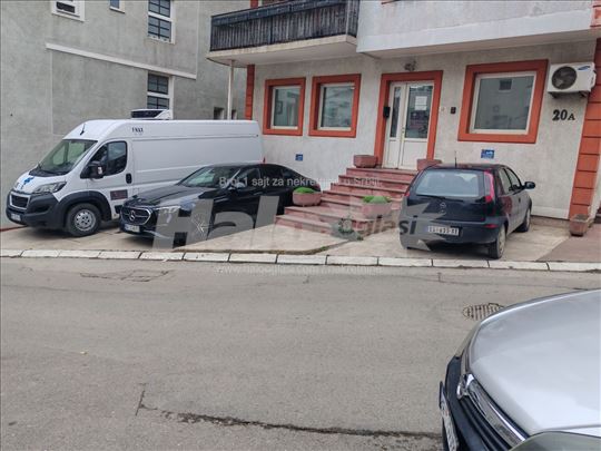 Izdajemo deo našeg kancelarijskog prostora