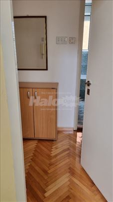 Izdavanje 1,5 sobnog stana na Banovom Brdu