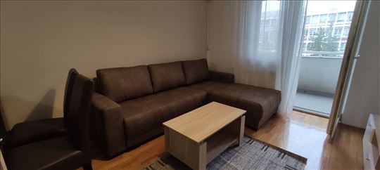 Jednoiposoban stan preko puta mašinske škole