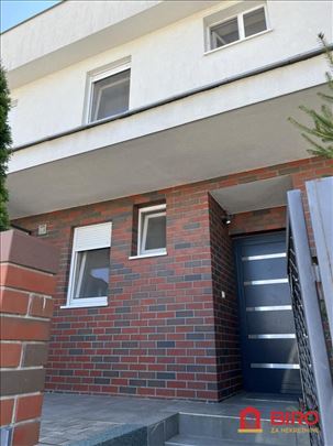 Kuća,Novi Sad,Petrovaradin,kv: 73.00, € 180250, ID