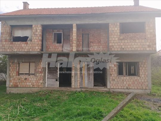 Kuća u sivoj fazi po ceni samog placa