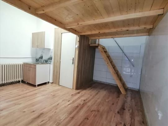 Lokal renoviran kao stan 19m2+galerija - centar