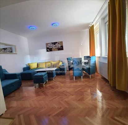 Lux namesten stan u Wingu