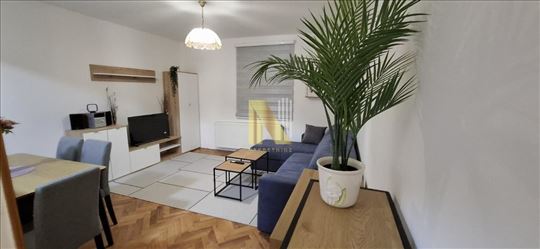 Moderan jednoiposoban stan na fantastičnoj lokacij