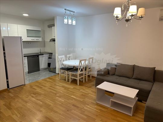 Moderno opremljen stan na Podbari