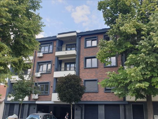 Nov 3.0 namešten, parking