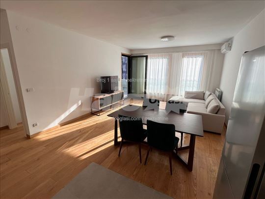 Nov, potpuno namešten stan u Zepterra kompleksu