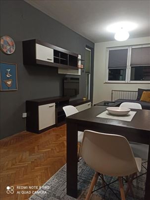 Odličan stan, Bulevar Evrope