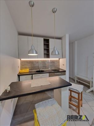 Prelepa nameštena garsonjera kod Keja