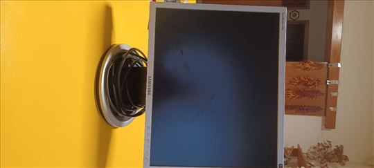 prodajem polovan Samsung Sync Master940N monotor