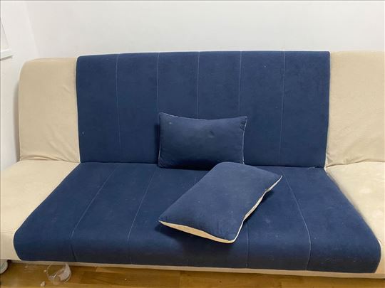 Prodajem TDF, kauč i dva ista veća taburea hitno