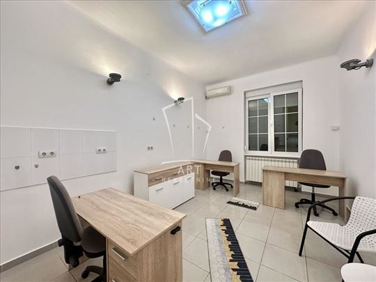 Salonac u centru,odličan za Poslovni prostor ID#13