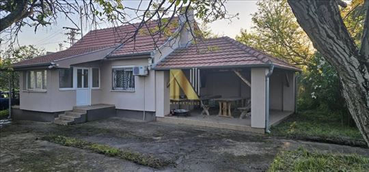 Vikendica sa izlazom na reku- jedinstvena prilika