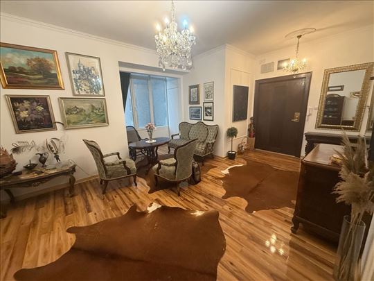 Vlajkoviceva, Salonski, izuzetan