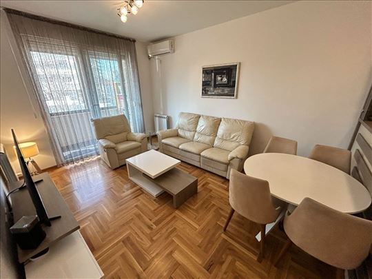 3.0 Paunov breg, 68 T, garaža, uknjižen