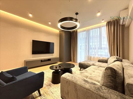 Bw Sensa, Lux NameeŠten Sa GaraŽnim Mestom