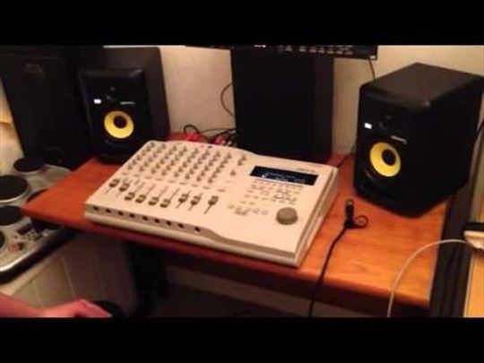 DIGITALNI ROLAND VS 840 GX studio za snimanje sa 8