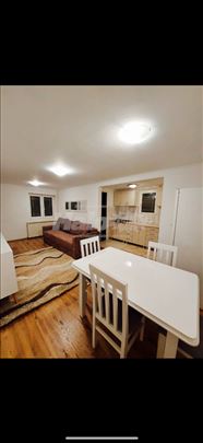 Izdaje se dvosoban stan u centru Sremske Kamenice