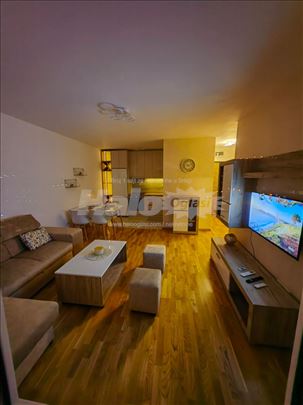 Izdaje se lep i funkcionalan stan na Karaburmi