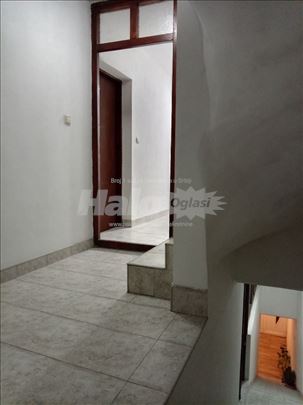 Izdajem namesten stan 75 m2