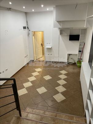 Izdajem ulični lokal sa galerijom