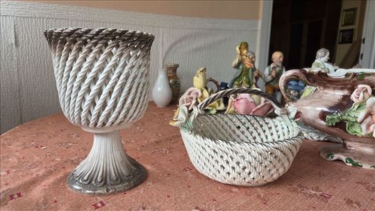 Keramičke figure, vaze i činije