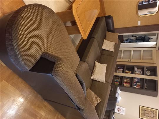 Kvalitetna ugaona garnitura ocuvana